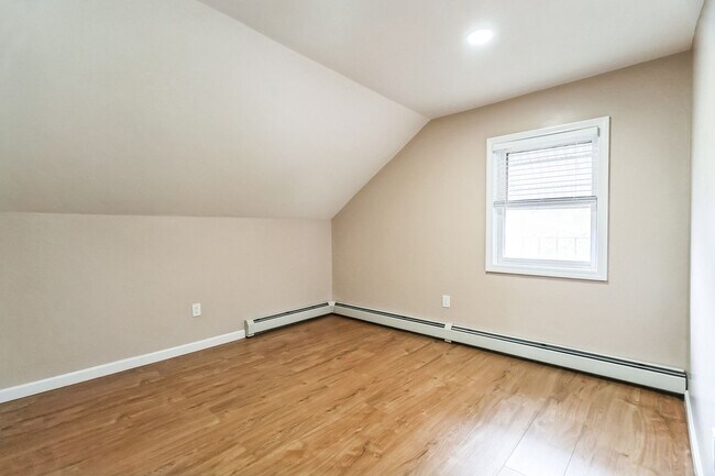 Building Photo - Fully Renovated 1+BR Apartment in Pawtucket
