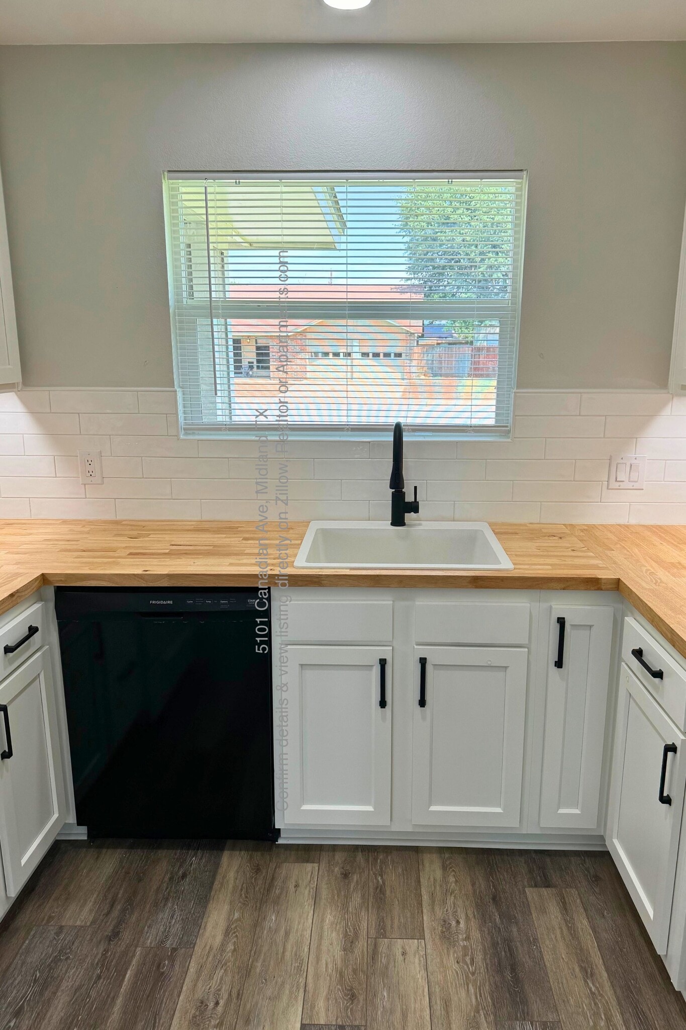 Kitchen - 5101 Canadian Ave