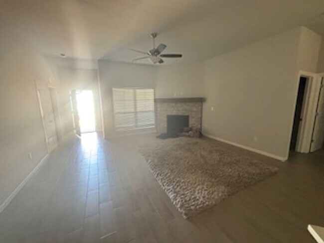 Building Photo - 4006 Lynford Ln