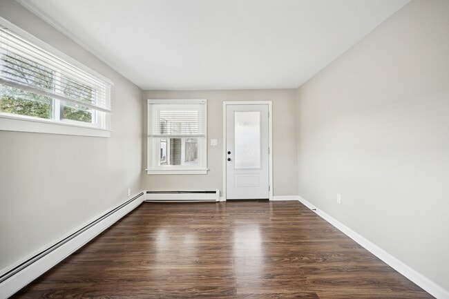 Building Photo - 1029 E Granet Ave