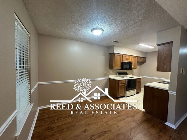 Building Photo - 3 Bedroom Townhome in Cordova