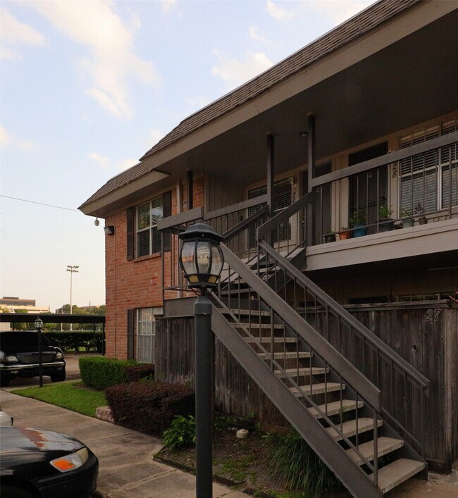 Building Photo - 1223 Augusta Dr
