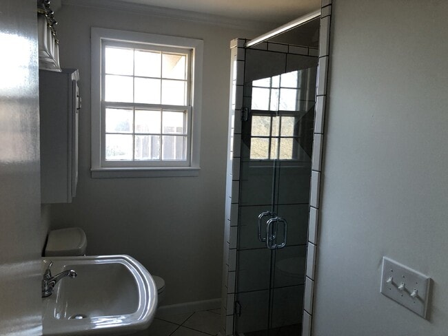 Building Photo - 3BD 1.5 BA HOUSE with Bonus Room  AVAILABL...
