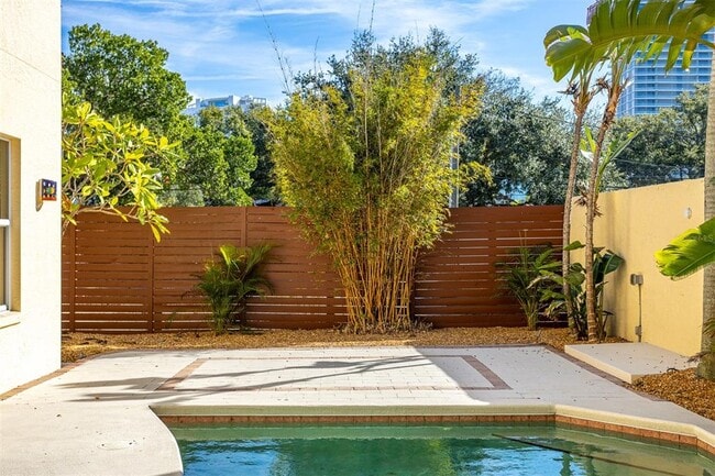 Building Photo - 3204 W Empedrado St