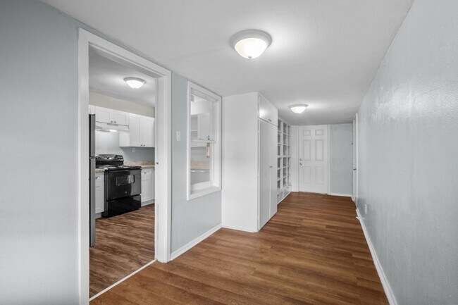 Building Photo - Cozy 3 Bedroom, 1 Bath Home - Spacious Liv...