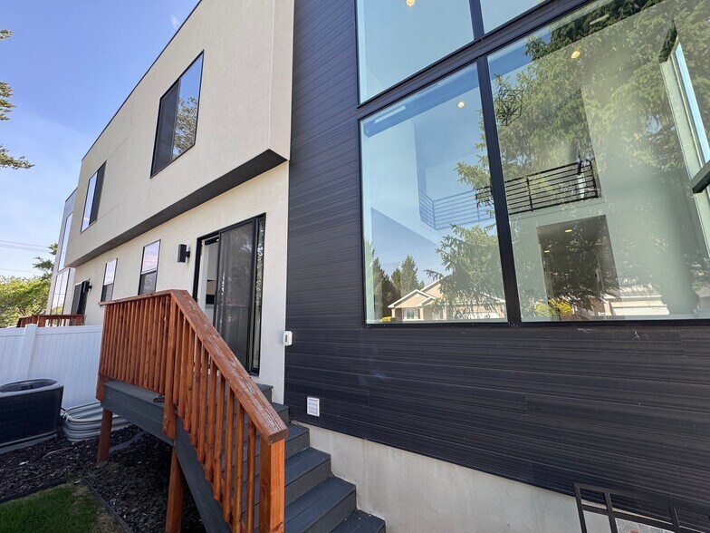 Building Photo - 457 Greenwood Ave