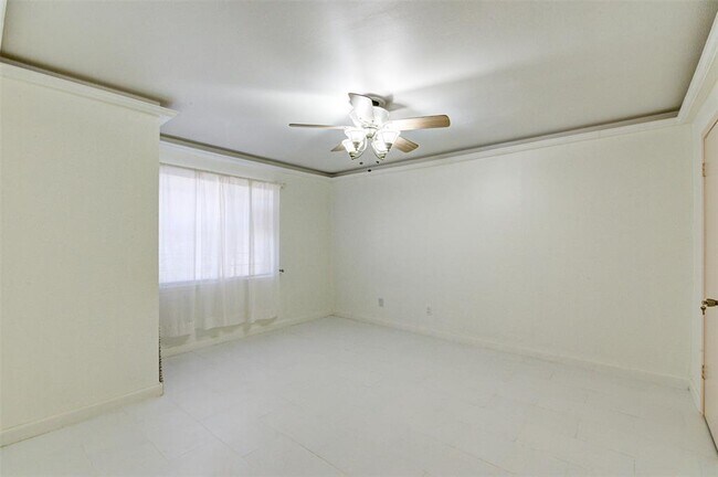 Building Photo - 7900 Westheimer Rd