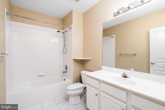 Building Photo - 5 Trewbridge Ct