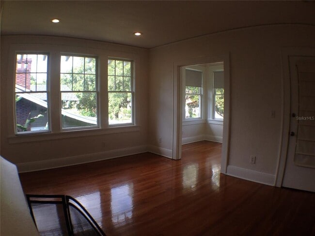 Building Photo - 823 S Oregon Ave
