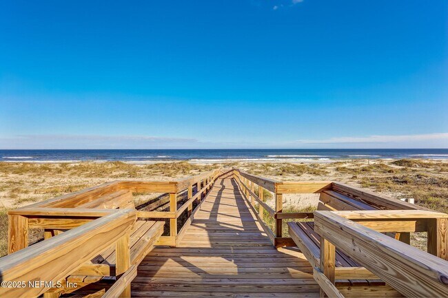 Building Photo - 426 Beachside Pl