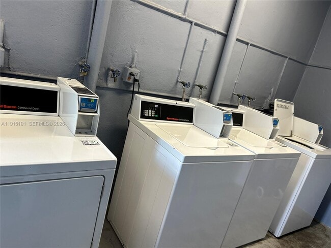 Building Photo - 110 SE 2nd St