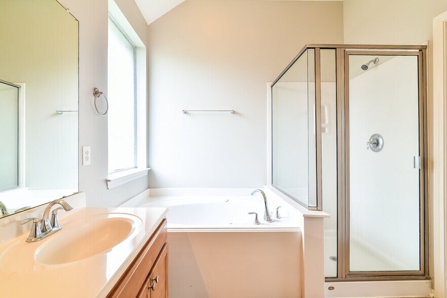 Building Photo - 8715 Elm Drake Ln