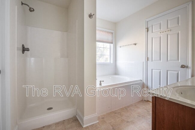 Building Photo - 79 River Run Ln