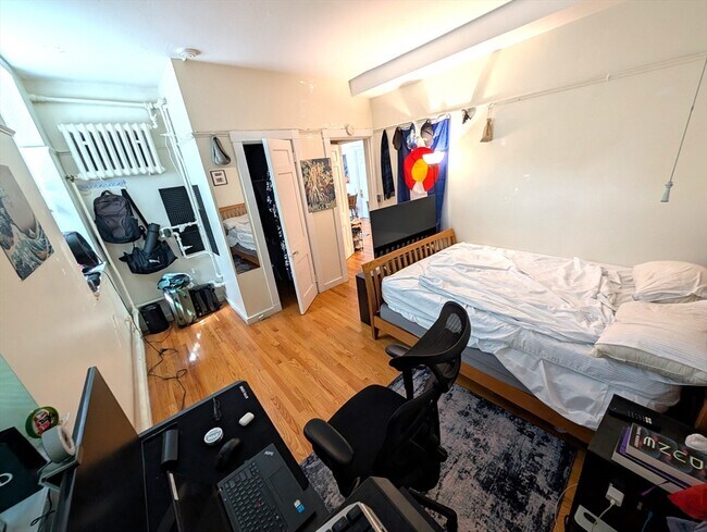 Building Photo - 10 Otis Pl