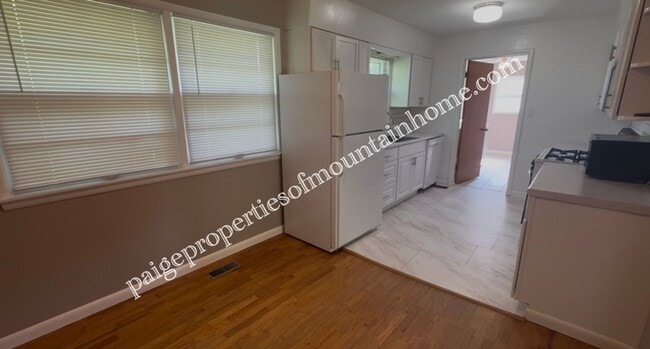 Building Photo - 425 Ashington Dr