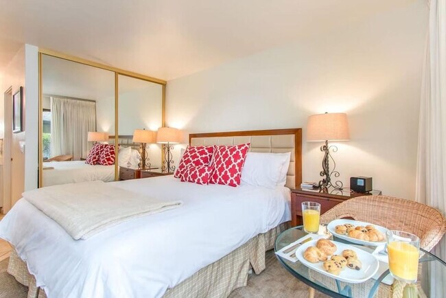 Building Photo - 668 Cottage Dr