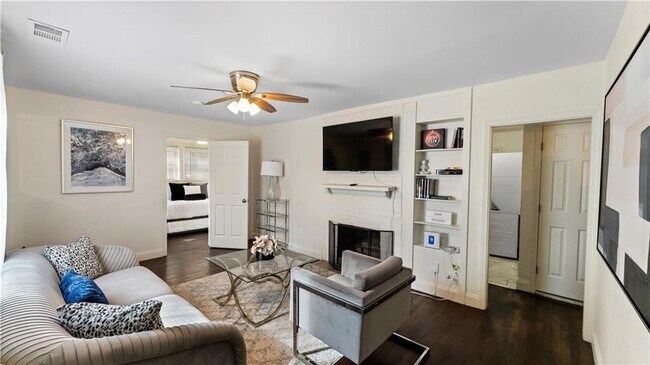 Building Photo - 1337 Westmont Rd SW