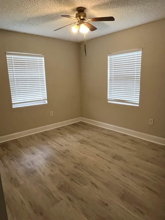 Building Photo - 416 Arricola Ave