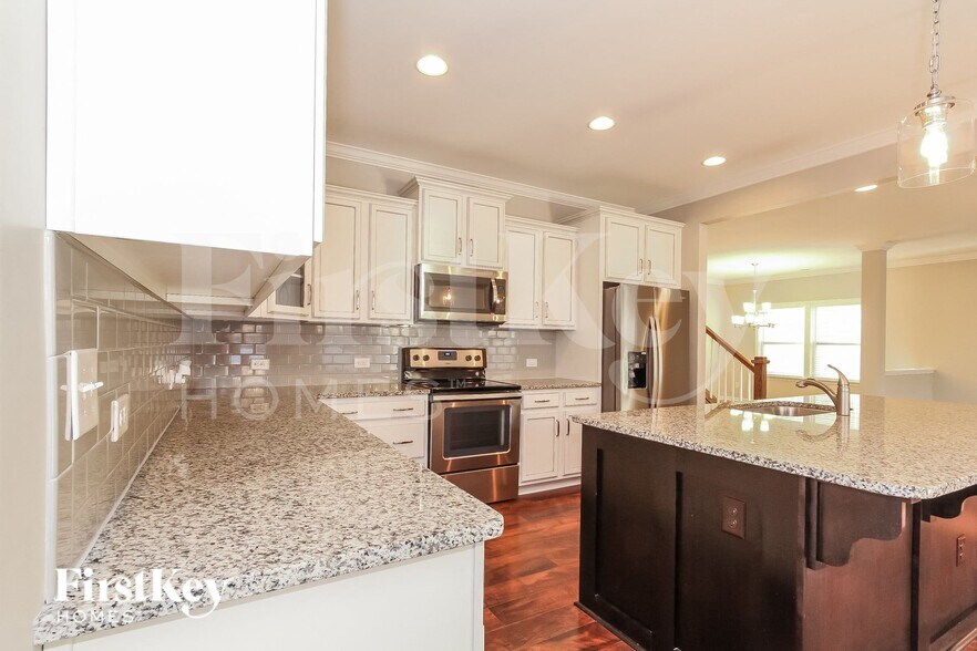 Building Photo - 3845 Streamside Dr
