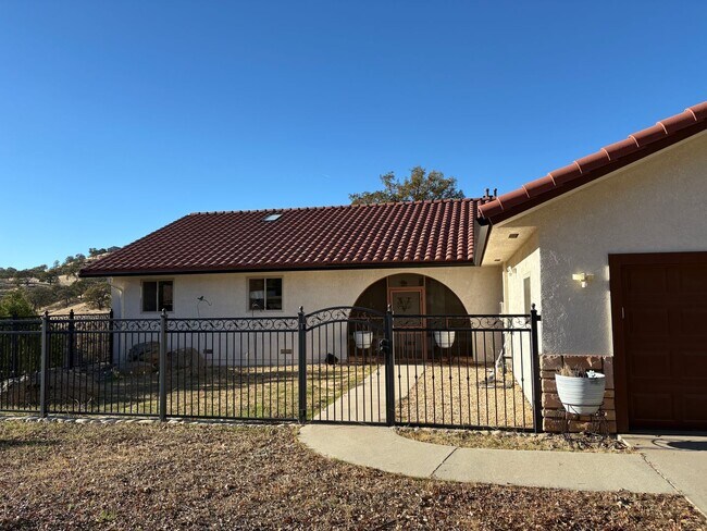 Building Photo - Furnished Dream in Stallion Springs