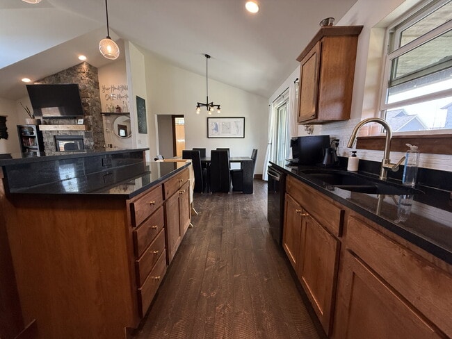 Building Photo - Stunning Single Level Home with Sprawling Fenced Yard