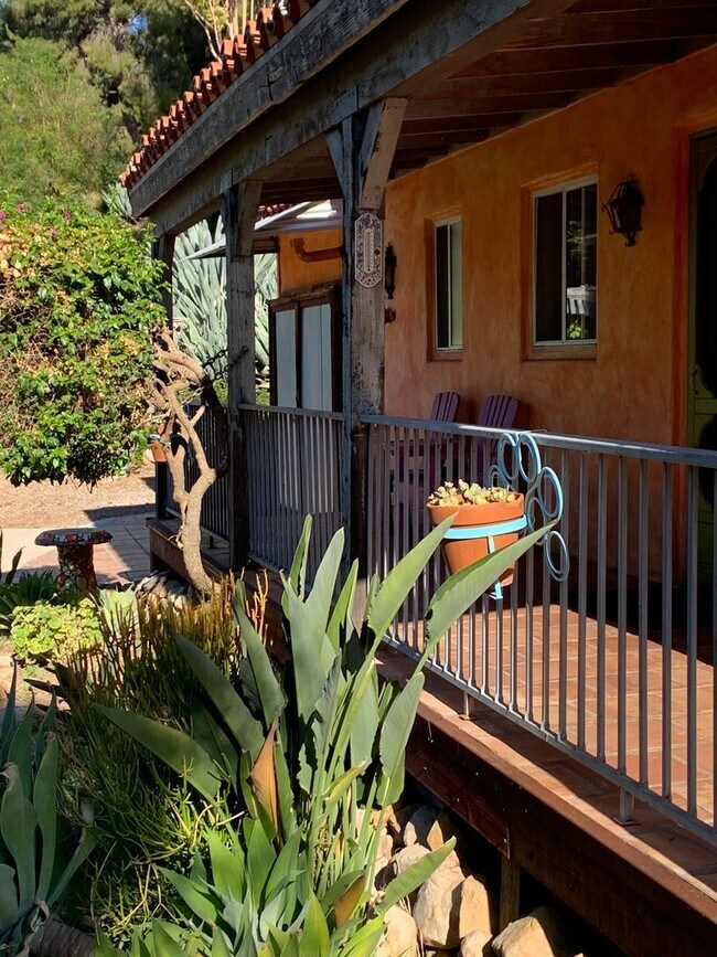 Building Photo - best of both worlds