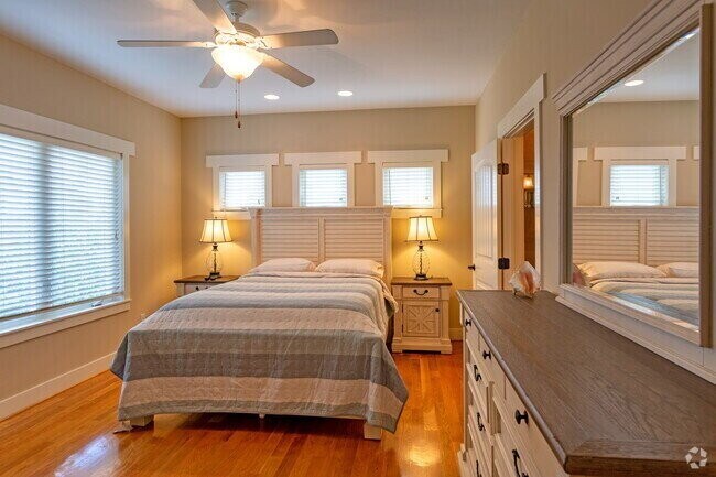 Building Photo - Leasing for FALL 2026! 3Bed/3Bath Townhouse walking distance to FSU! $800/room! FULLY FURNISHED!