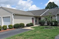 Building Photo - One level living with 1 car garage on golf course