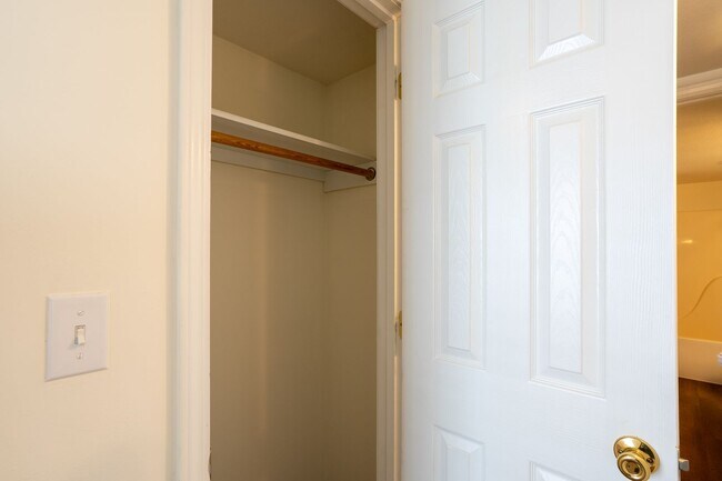 Building Photo - 2612-2614 Northampton Dr.