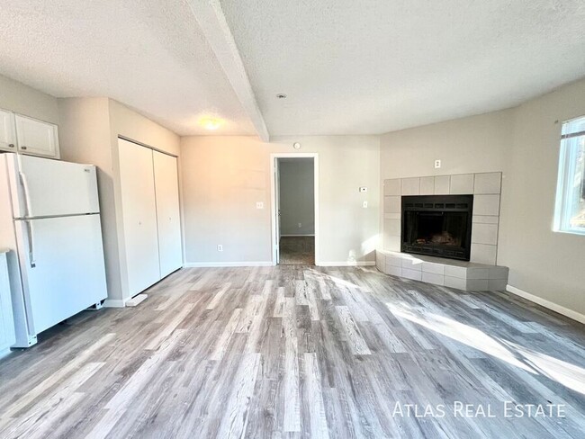 Building Photo - BEAUTIFUL AND SPACIOUS 2 BEDROOM 2 BATHROO...