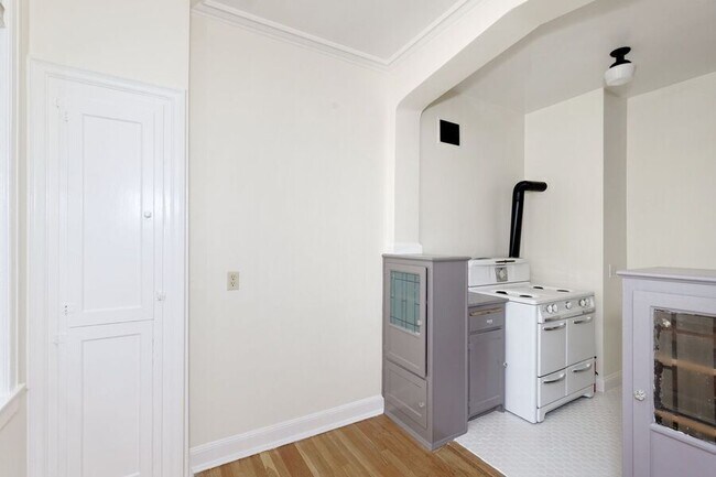 Building Photo - 2709 Dwight Way