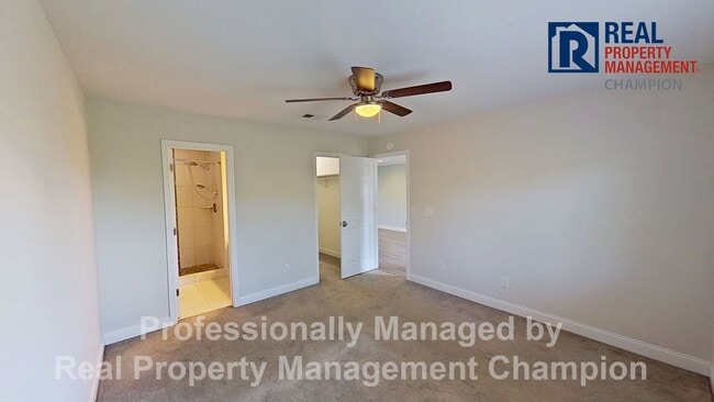 Building Photo - Beautiful Upper-Level Condo with Convenient Mid-Town Location