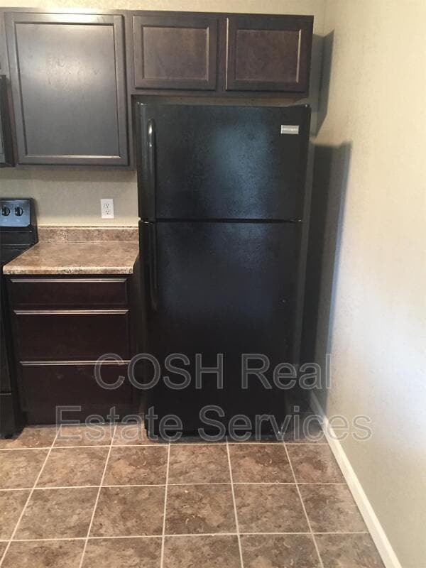 Building Photo - 1255 S Main St