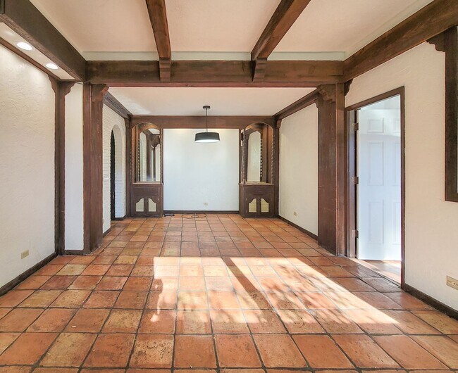 Building Photo - Ground Floor Unit at The Pleasanton! - 2BR...