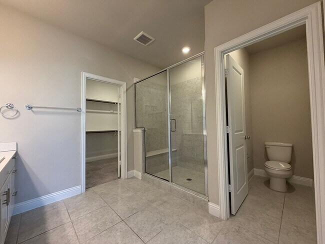 Building Photo - 624 Hutchinson Ln