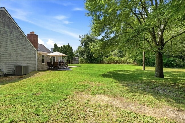 Building Photo - 6 Lakewood Dr