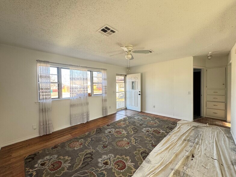 Building Photo - 3340 SW 23rd St