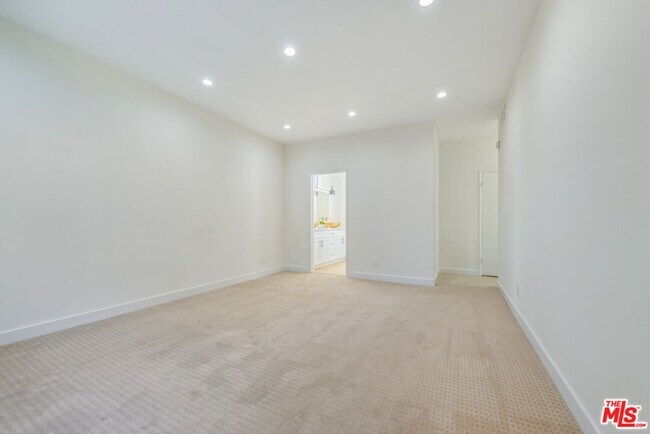 Building Photo - 1727 S Bentley Ave