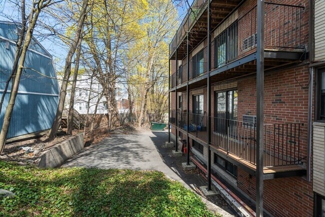 Building Photo - 22 Branchfield St