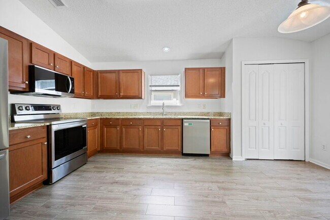 Building Photo - 843 Bonaparte Landing Ct