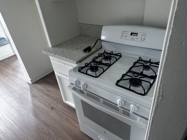 Building Photo - 119-121 Flower St