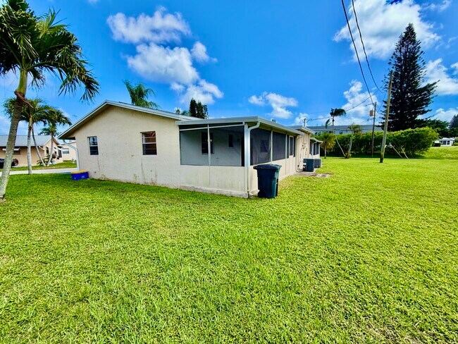 Building Photo - 2821 Duke Ln