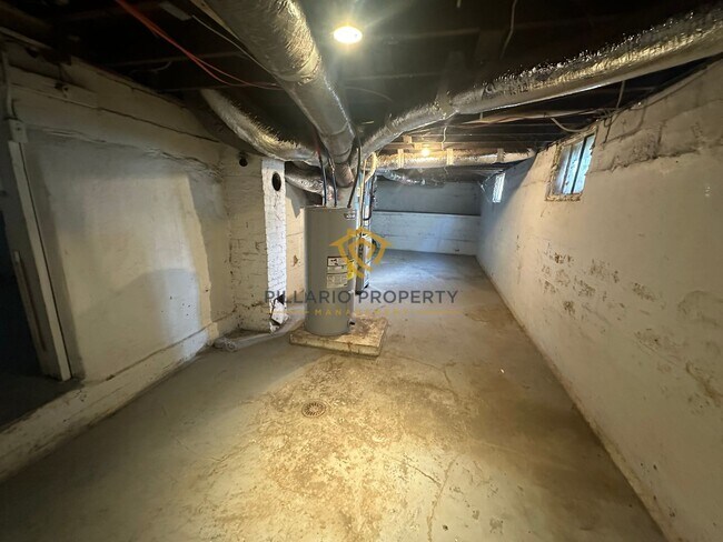 Building Photo - Stylish & Updated 3 Bedroom / 1.5 Bath Home – Move-In Ready!