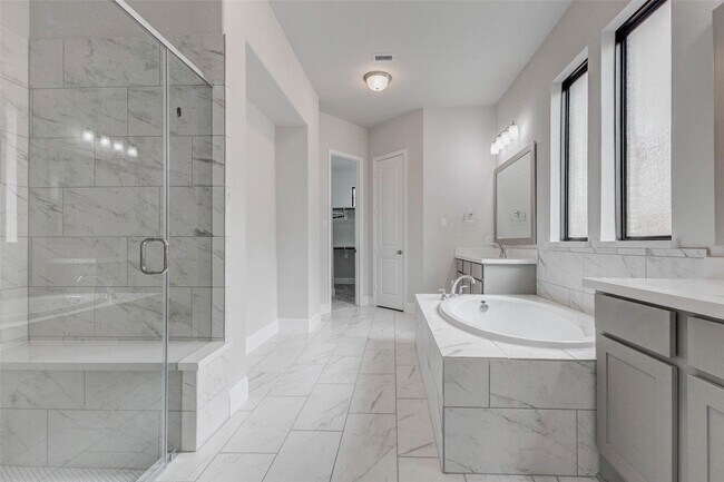 Building Photo - 30627 S Creek Way