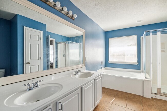 Building Photo - 14307 Mirkwood Ln