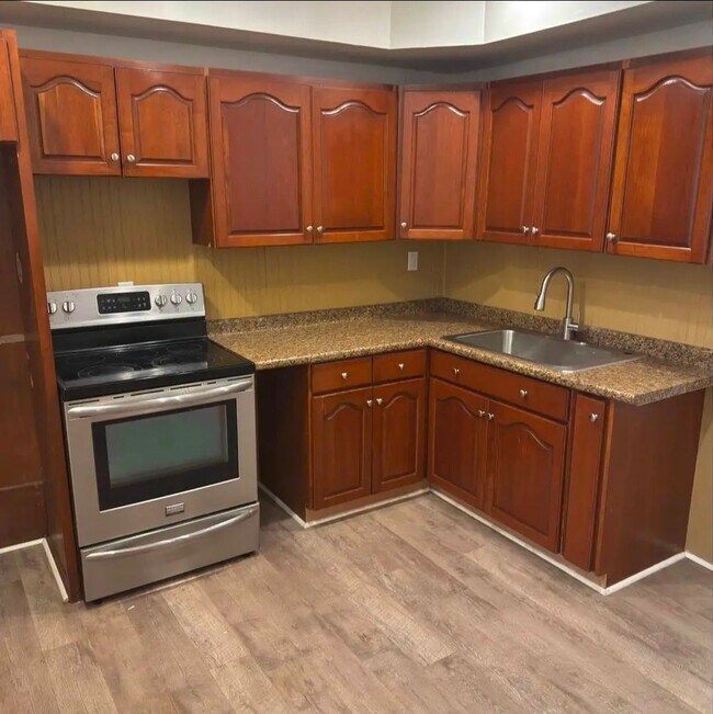 Building Photo - Charming Fully Renovated 2 Bedroom Home with Tall Ceilings & Covered Patio