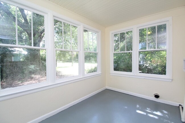 Building Photo - 2BR Cottage Home with LVP Flooring Throughout, Bonus Sunroom, Covered Parking & Low-Maintenance L...