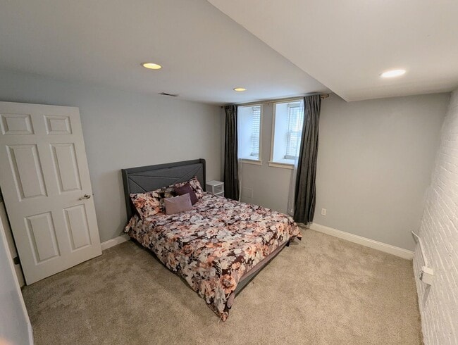 Building Photo - Exquisite Home in Lafayette Square - $500 off Deposit & 1st Month's Rent!