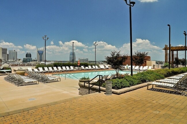 Building Photo - 600 12th Ave S