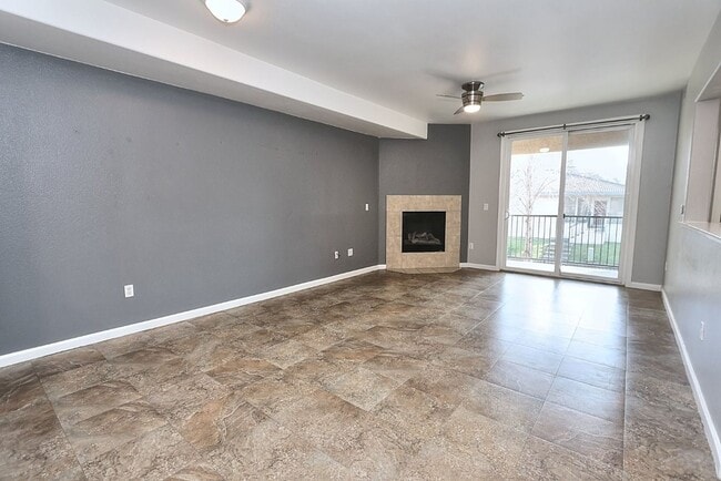 Building Photo - Beautiful Condo in Gated Community for Rent!